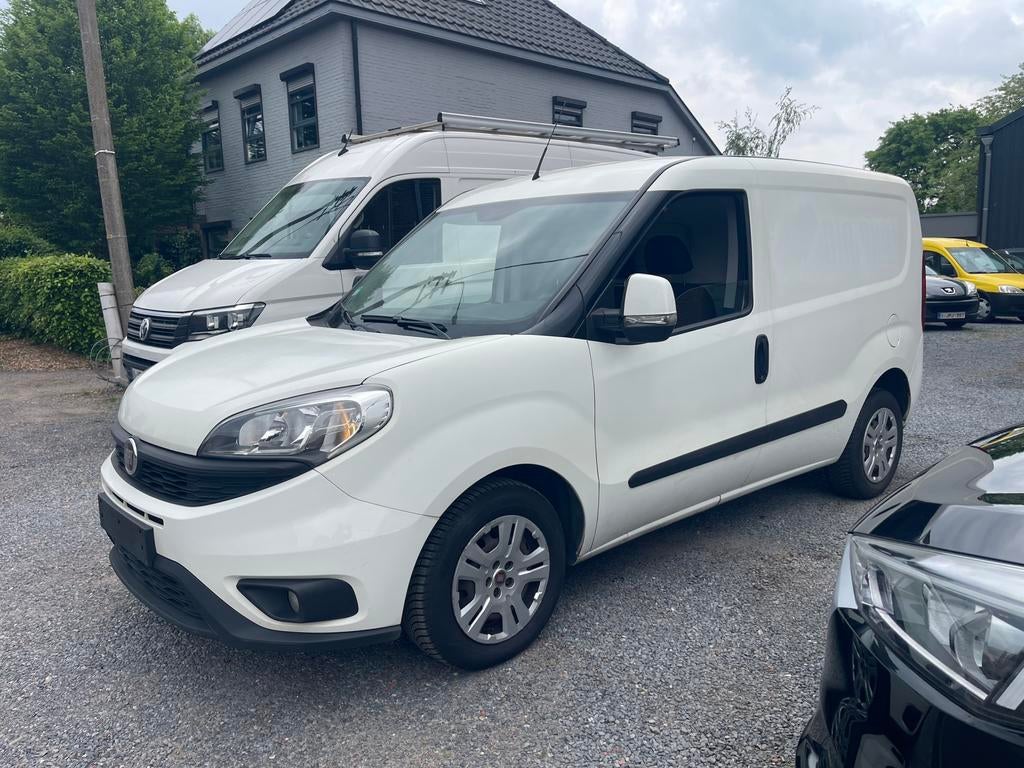 Fiat Doblo 1.6Multijet,Airco,Gps,Sensoren,Lichte vracht,3 PL, 4 deurs, Euro 6, 4 cilinders, Wit
