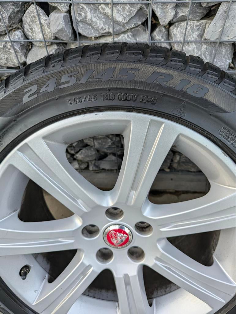 Jaguar XF 18 velgen met zeer goede banden, Ophalen, Band(en)