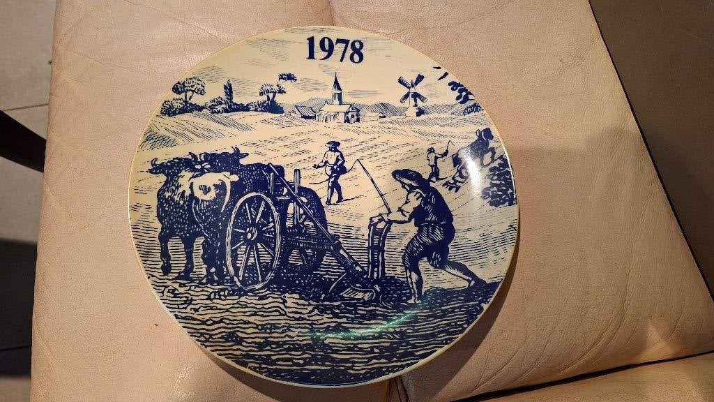 Bord delfts blauw 1978, Antiquités & Art, Antiquités | Céramique & Poterie, Enlèvement