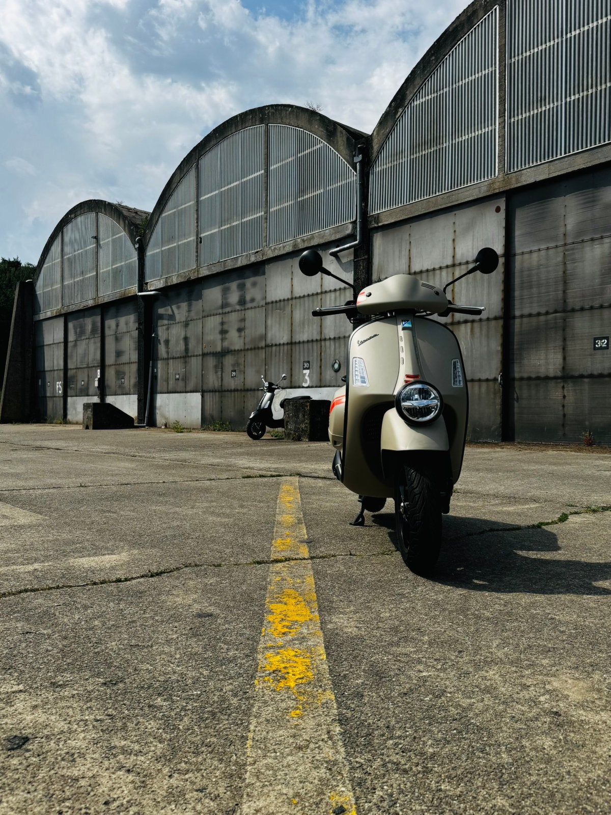 REGARDE - Vespa GTV 310 Beige Avvolgente EURO5+ NOUVEAU 2026, Motos, Scooter, Entreprise, Contrôle de traction, Neuf
