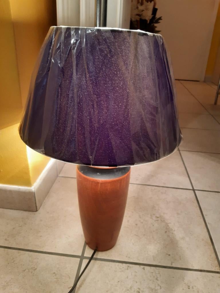 Lampe - pied en bois et abat-jour noir neuf, Enlèvement ou Envoi, Bois