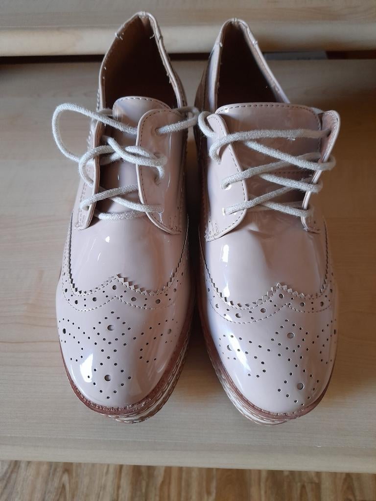 Chaussures en cuir verni à semelle compensée, Enlèvement ou Envoi, Beige, Chaussures à haut talons, Marquiz