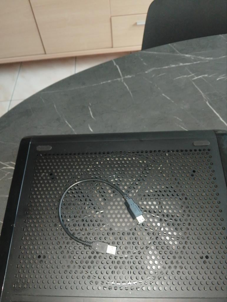 tafel cooler voor laptop, zwart voor max. 17 inch, prima sta, Computers en Software, Ophalen of Verzenden, Zo goed als nieuw