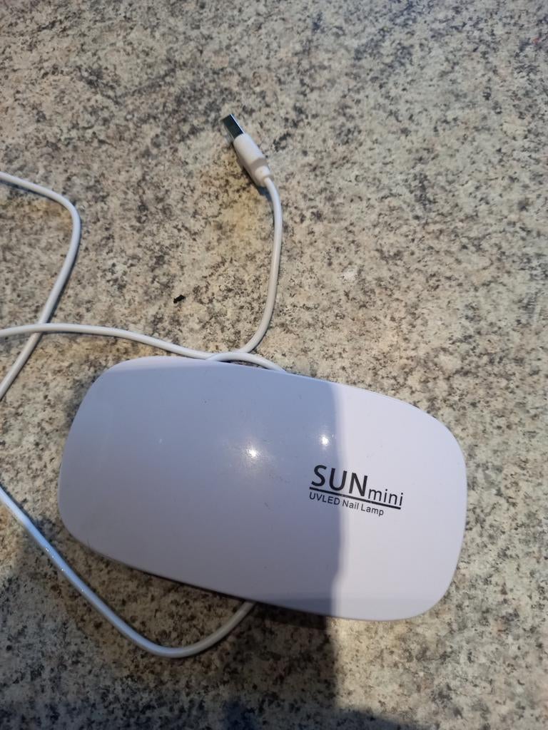 Mini  lampe  pour  ongles, Enlèvement ou Envoi, Comme neuf