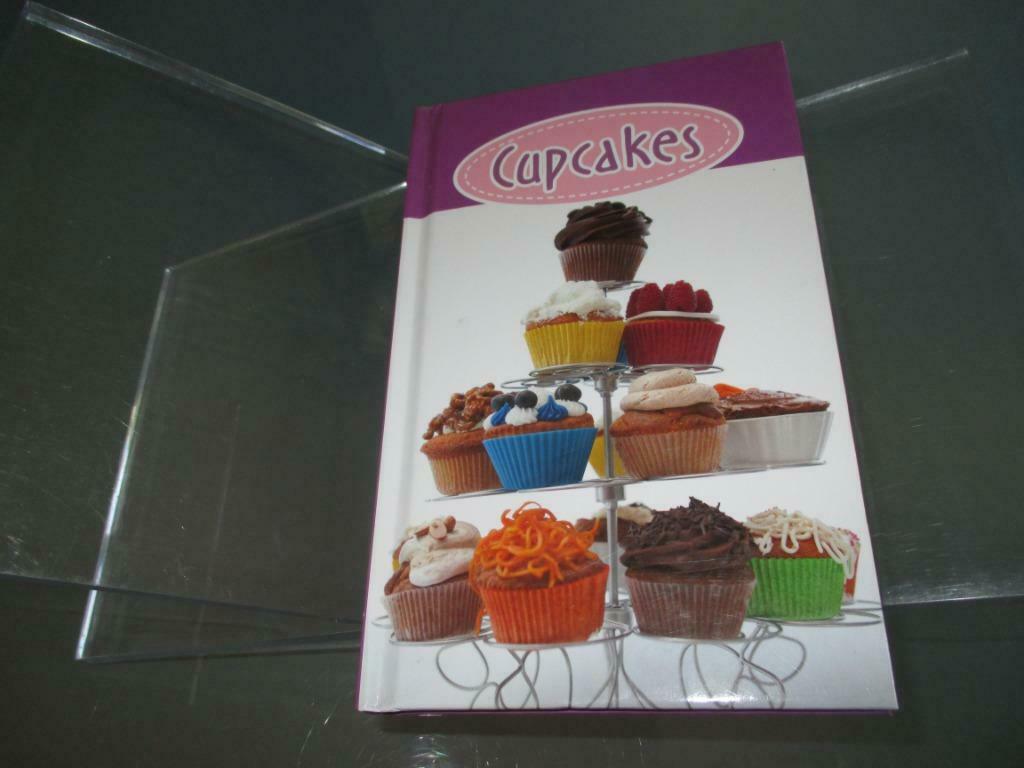Nieuwstaat : Cupcakes - Leonie Van Mierlo, Ophalen of Verzenden, Zo goed als nieuw, Taart, Gebak en Desserts, Leonie Van Mierlo