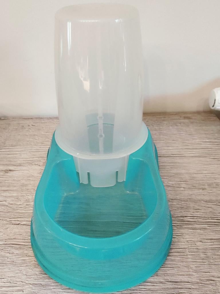 Waterdispenser katten en kleine hondjes, Ophalen, Zo goed als nieuw