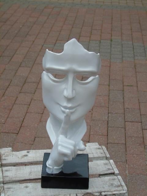 Beeld buste gezicht de stilte in wit polyresin op een sokkel, Ophalen of Verzenden, Nieuw, Kunststof, Abstract beeld