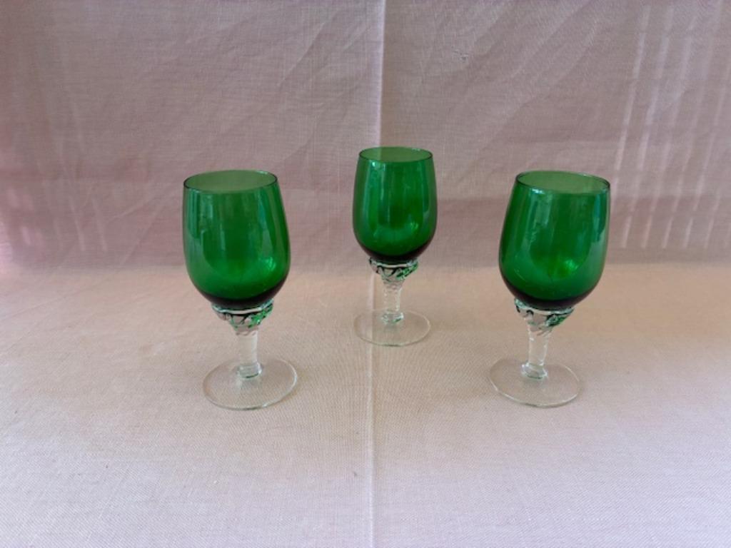 3 groene likeurglaasjes op voet, Antiek en Kunst, Ophalen of Verzenden