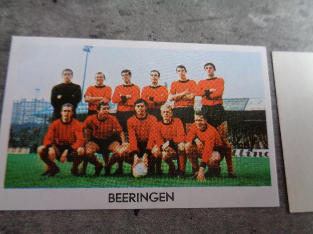 VOETBAL TEAM prent jaren 60 uitgever MONTY   BERINGEN FC, Verzenden