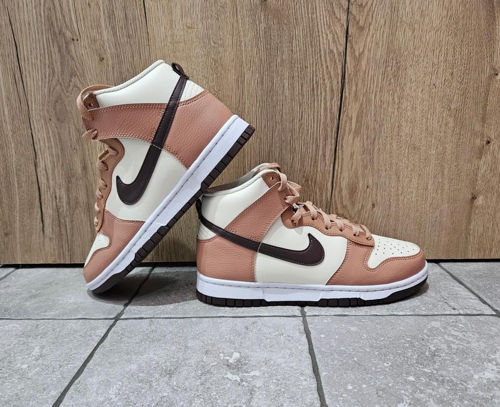 Nike Dunk High Dusted Clay 41, Kleding | Dames, Beige, Nike, Nieuw, Ophalen of Verzenden