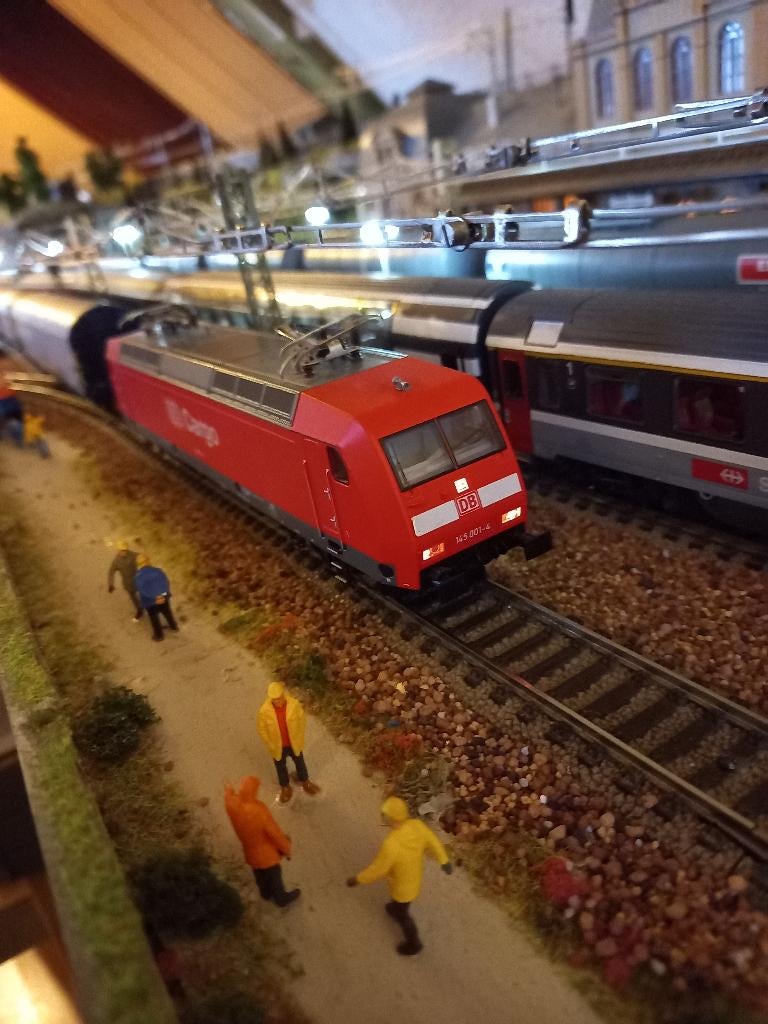 Fleischmann-locomotief type 145 DB Cargo, Hobby en Vrije tijd, Gebruikt, Fleischmann, Ophalen of Verzenden, Gelijkstroom