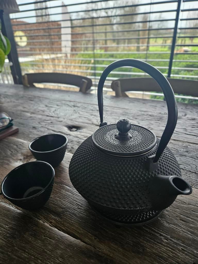 Theepot zeer mooi. Gietijzer., Ophalen