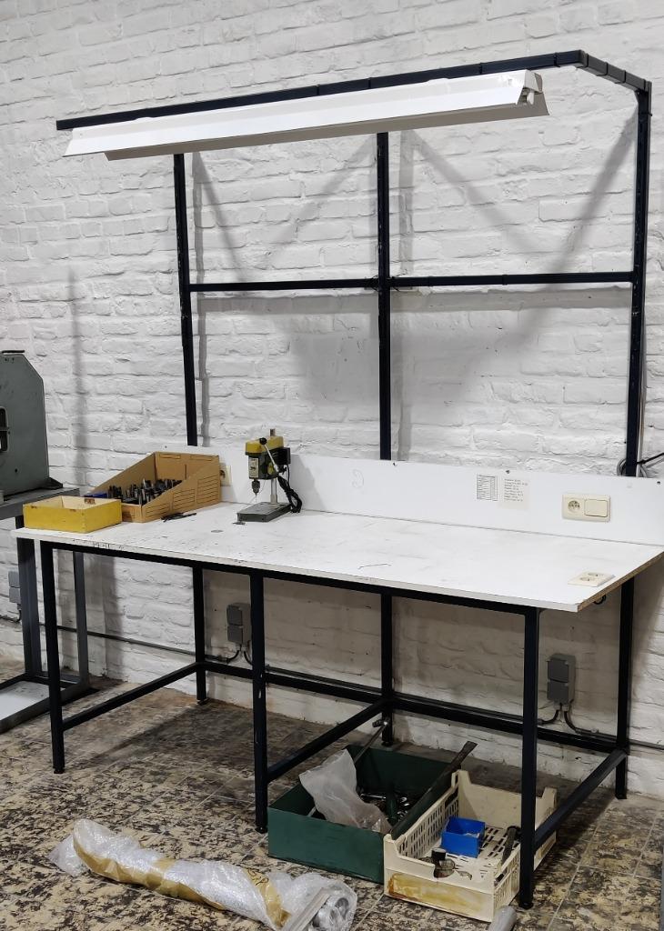 banc de travail éclairé, Enlèvement, Utilisé, 70 à 120 cm