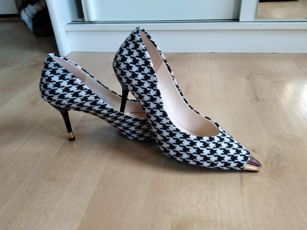 Pumps zwart wit geruit, Pumps, Wit, Ophalen of Verzenden, Zo goed als nieuw