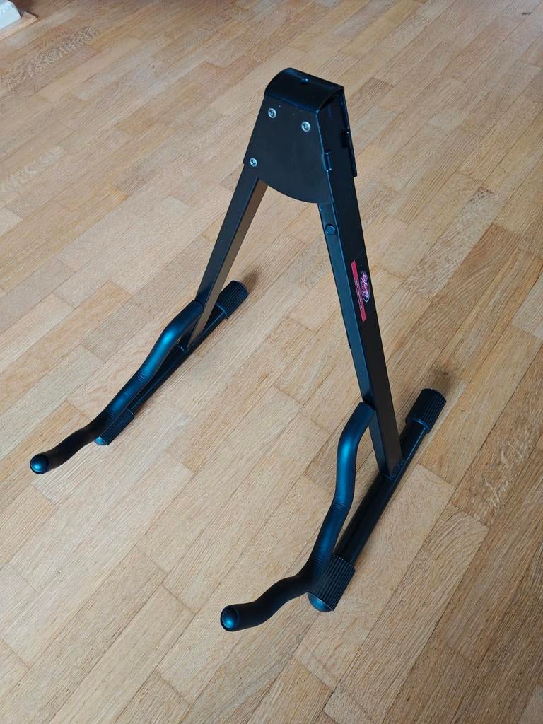 Stagg SGA108BK Universal Folding E +Acoustic Guitar A-Stand, Enlèvement ou Envoi, Neuf