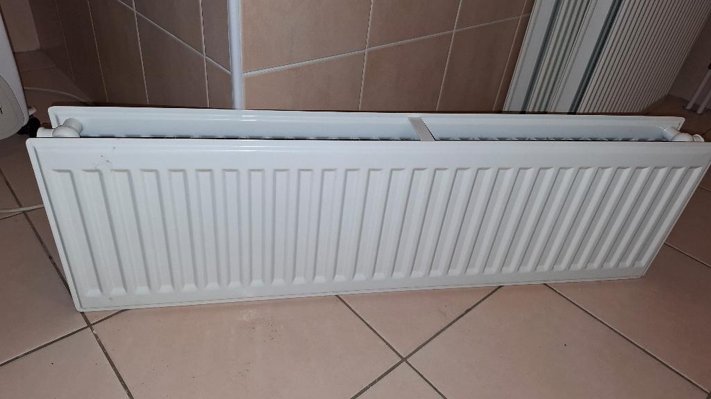 1 radiateur Henrad  Standard AllIn 30x100 T22 ( 1000W), 800 watts ou plus, Enlèvement, Utilisé, Radiateur