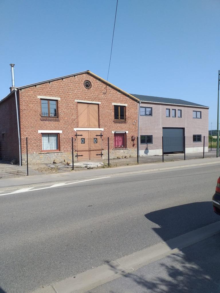 Magazijn te Hotton (ardennen), Immo, Overige soorten, Provincie Luxemburg, 1000 tot 1500 m²