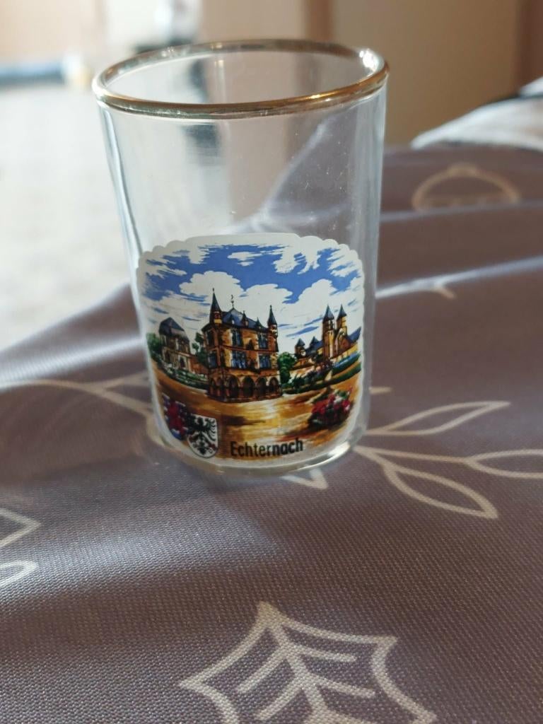 Borrelglas / Echternach / Luxemburg, Verzamelen, Glas en Drinkglazen, Zo goed als nieuw, Borrel- of Shotglas, Verzenden