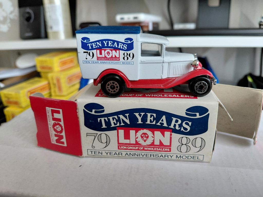Matchbox 38 Ford Model A Van 79 Lion 89, Hobby en Vrije tijd, Modelauto's | Overige schalen, Zo goed als nieuw, Bus of Vrachtwagen