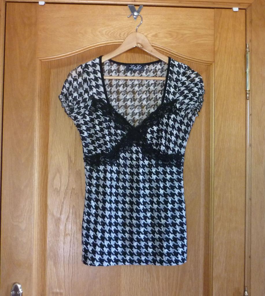Zwart-witte geruite houndstooth top shirt met kant Maat M, Kleding | Dames, Blouses en Tunieken, Maat 38/40 (M), Zwart, Ophalen of Verzenden