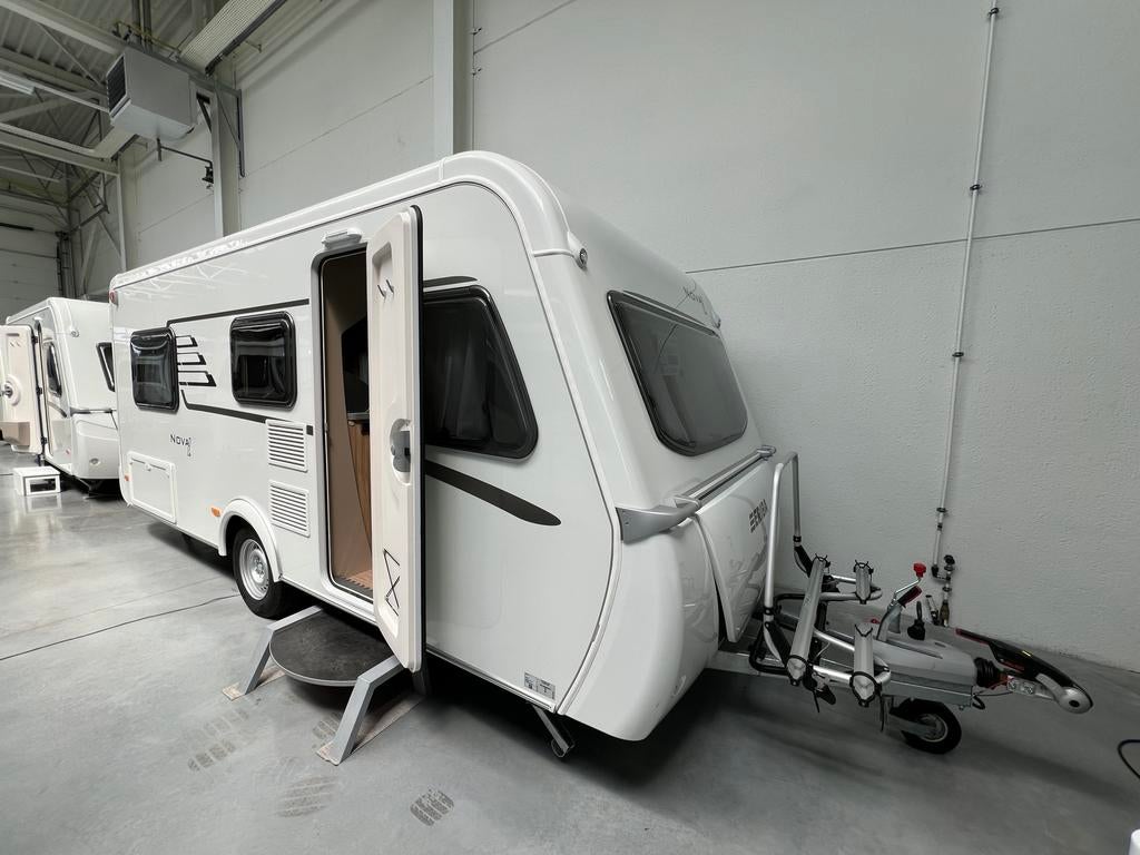 Eriba Hymer Nova Light 442 met lengtebedden, Caravans en Kamperen, Standaardzit, Bedrijf, 750 - 1000 kg, 6 tot 7 meter