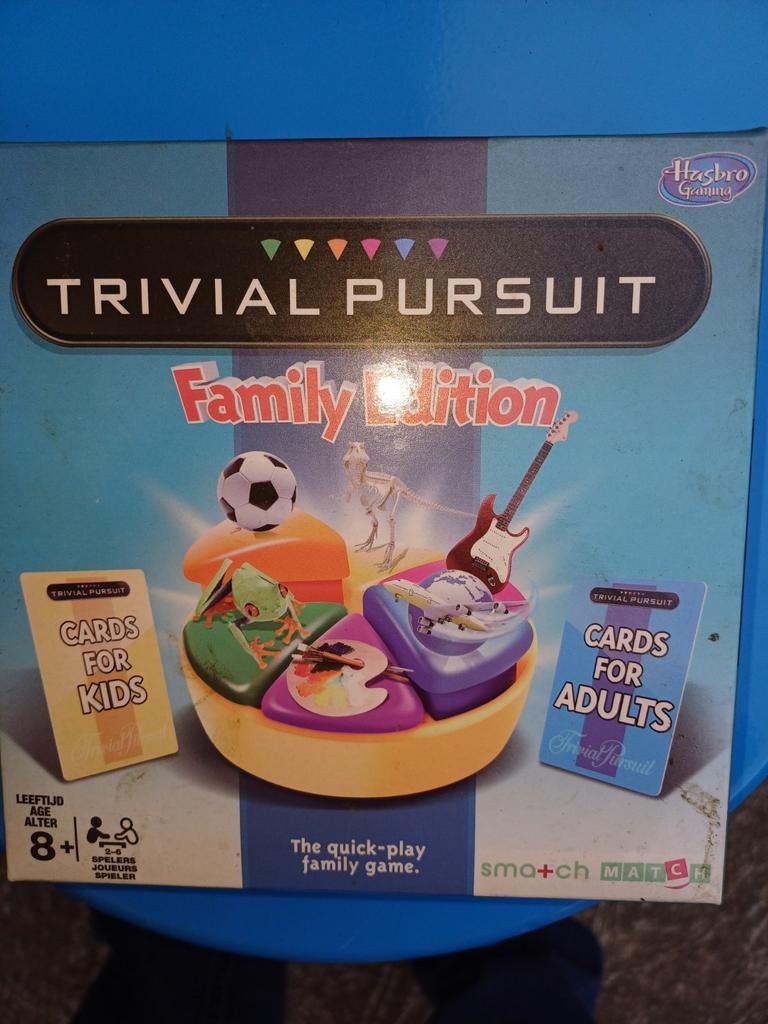 Jeu Trivial Pursuit, Trois ou quatre joueurs, Enlèvement ou Envoi, Comme neuf, Hasbro