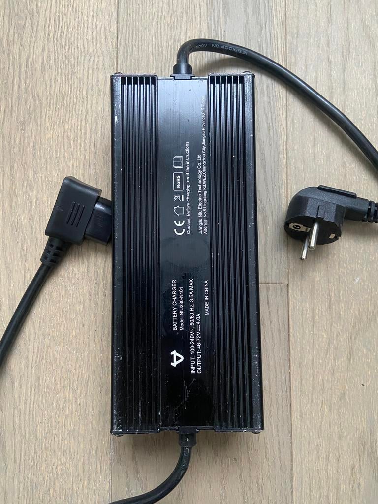 Chargeur de batterie NIU Scooter 4A, Enlèvement
