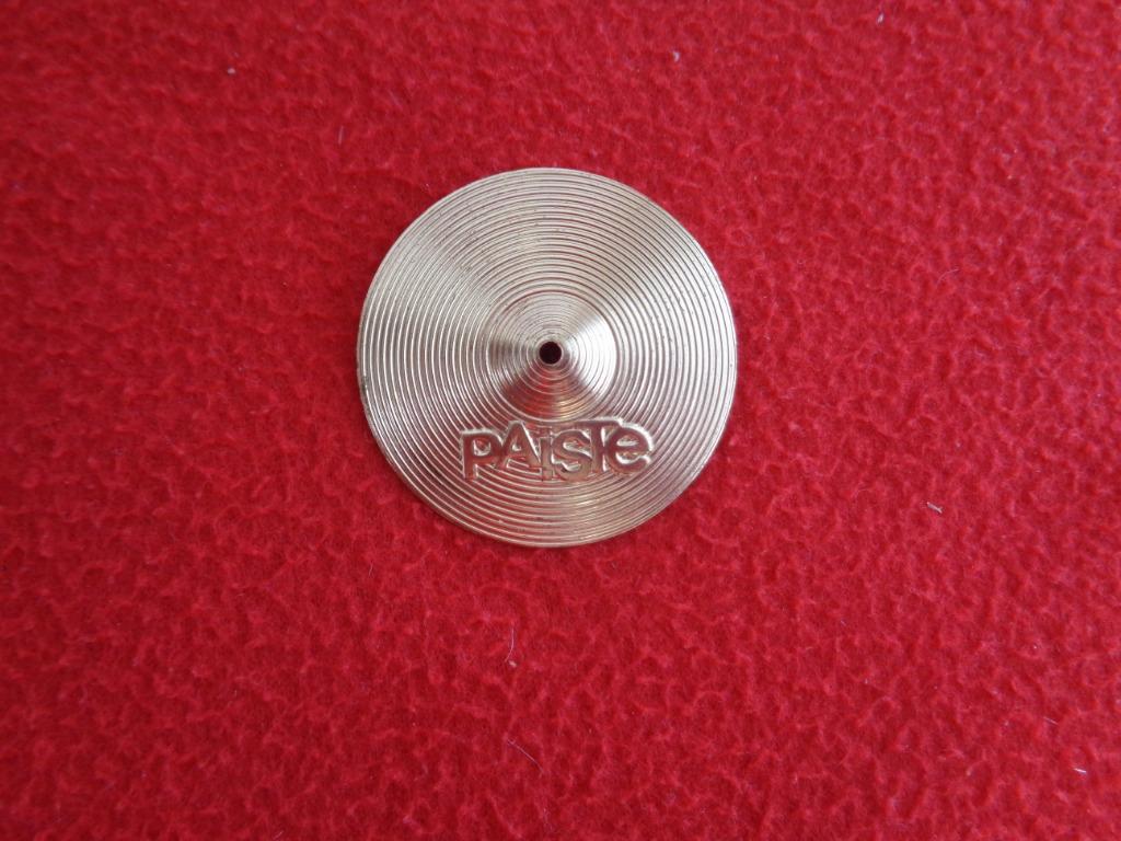 Broche Cymbale PAISTE. Vintage., Bijoux, Sacs & Beauté, Broches, Utilisé, Autres matériaux, Or, Enlèvement ou Envoi