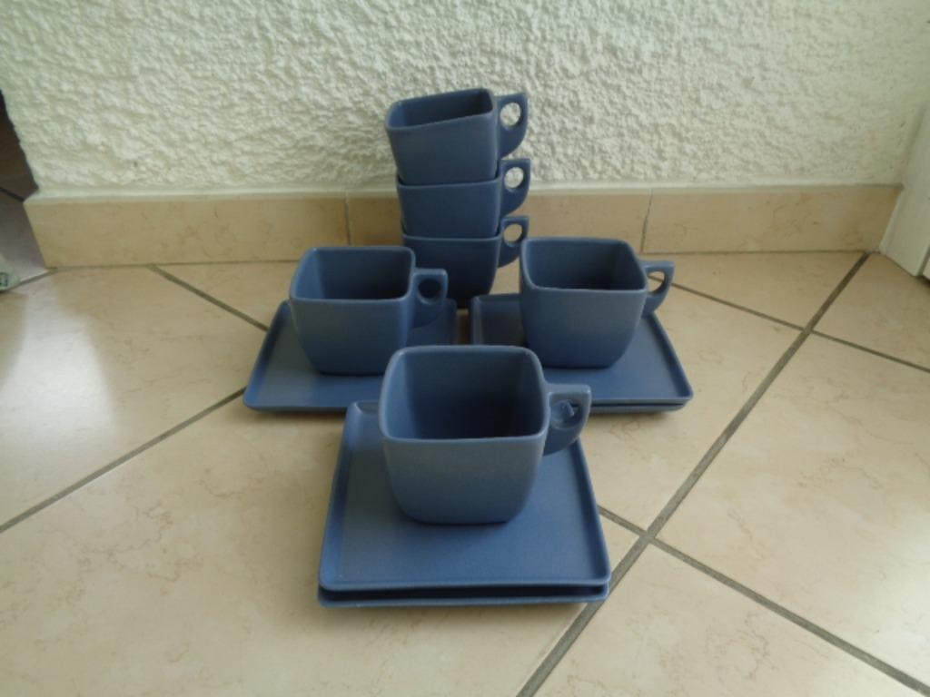 Jolie Tasses + sous-tasses carrée. Marque: "VISTA Portugal"., Collections, Enlèvement ou Envoi, Utilisé, Tasse et/ou soucoupe