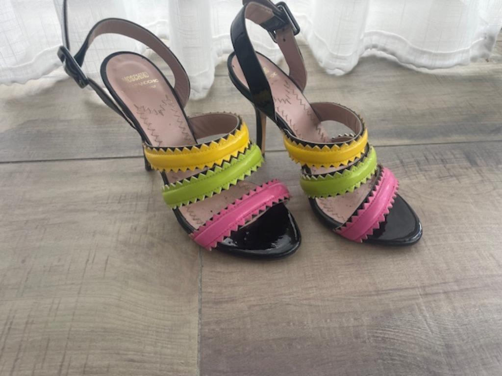 Love Moschino sandaal met hak ALS NIEUW, Love Moschino, Zo goed als nieuw, Sandalen of Muiltjes, Ophalen of Verzenden