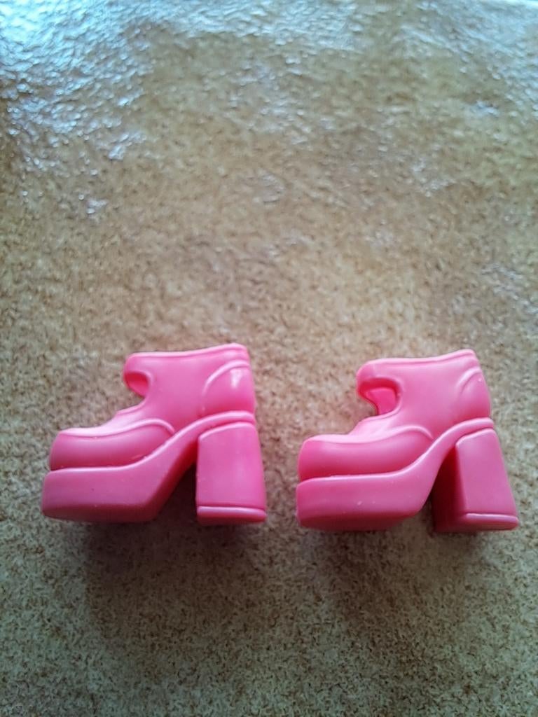 Paar roze schoenen met bandjes en vierkante hakken Barbie, Ophalen of Verzenden, Zo goed als nieuw, Barbie
