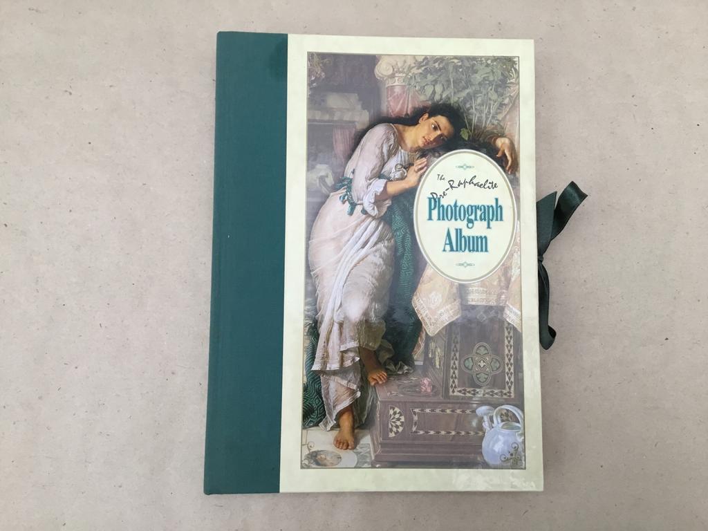 The Pre-Raphaelite Photograph album, Livres, Enlèvement ou Envoi, Neuf, Photographie et Cinéma