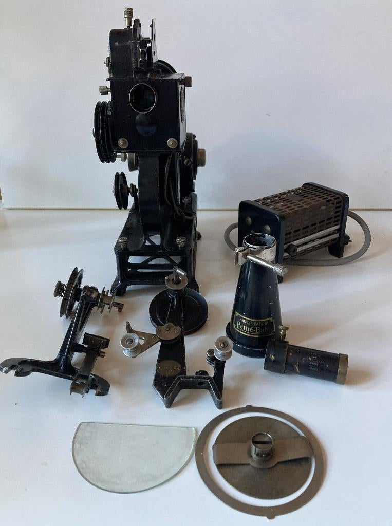 PROJECTEUR PATHE-BABY MODELE F, Enlèvement, Avant 1940, Projecteur