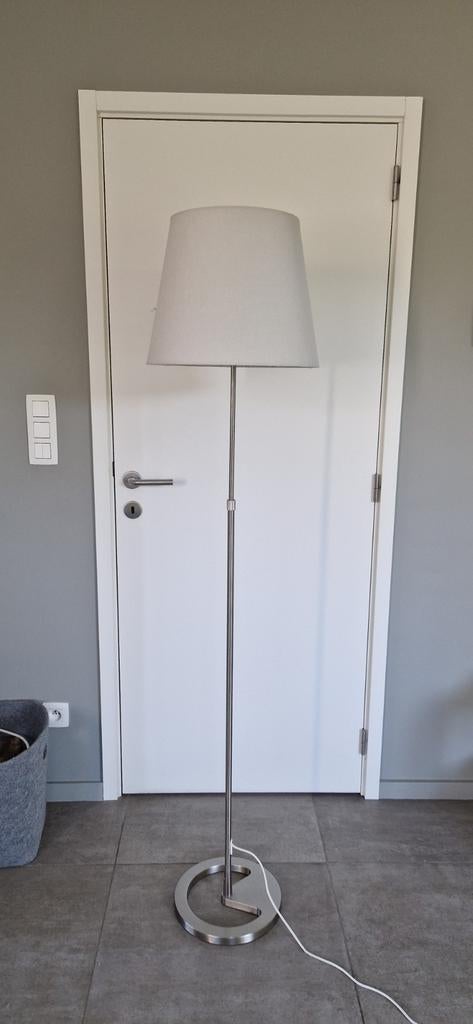 Lampe sur pied NYFORS d'Ikea, Enlèvement, Utilisé