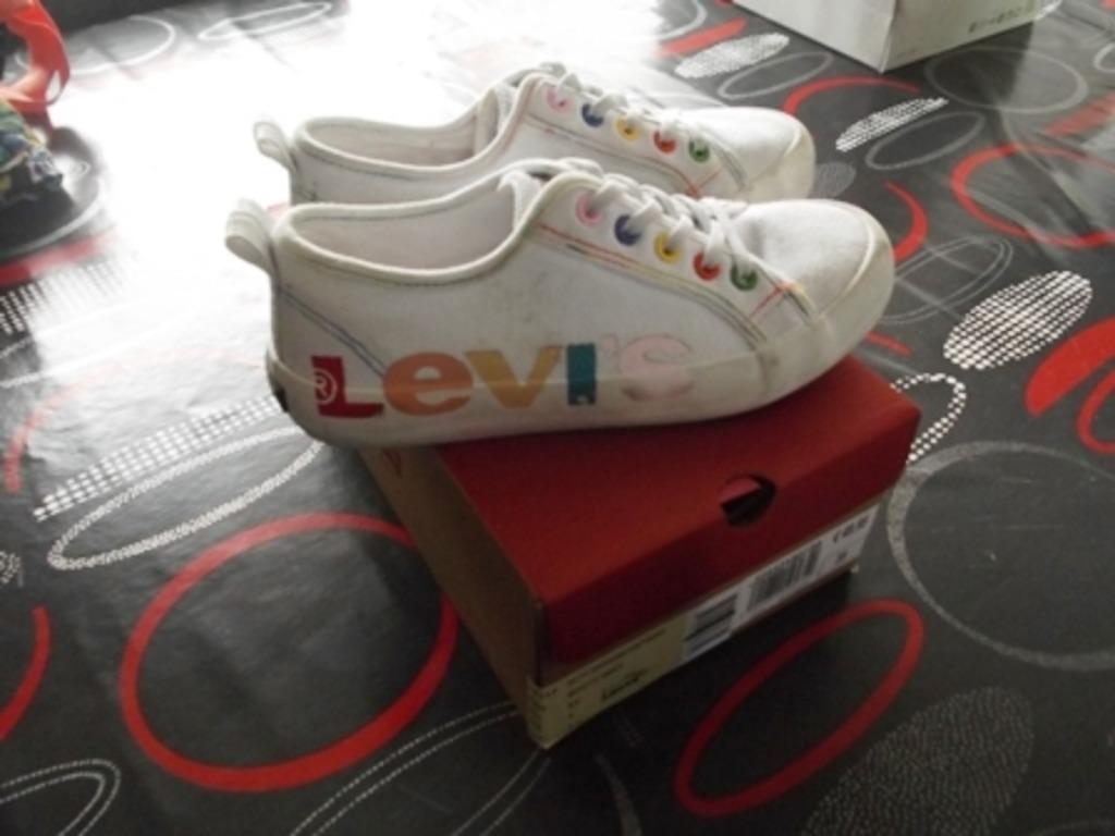 Sneakers Levis maat 35, Kinderen en Baby's, Kinderkleding | Schoenen en Sokken, Gebruikt, Meisje, Schoenen, Ophalen of Verzenden