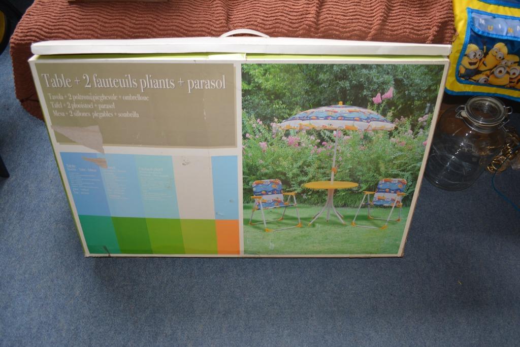 Tafeltjemet stoeltjes en parasol en twee stoeltjes, Enfants & Bébés, Jouets | Tables de jeux, Enlèvement