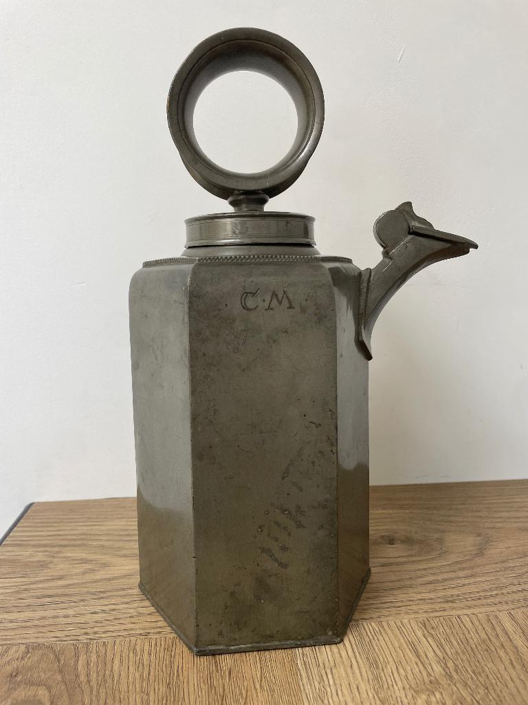 Très rare carafe à prisme en étain suisse antique, Antiquités & Art, Enlèvement ou Envoi
