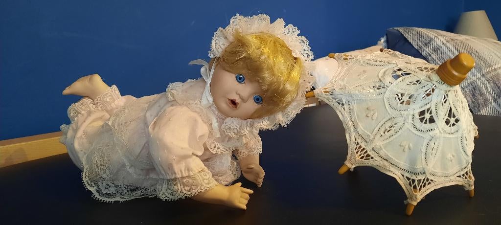 Antieke pop met parasol, Antiek en Kunst, Ophalen