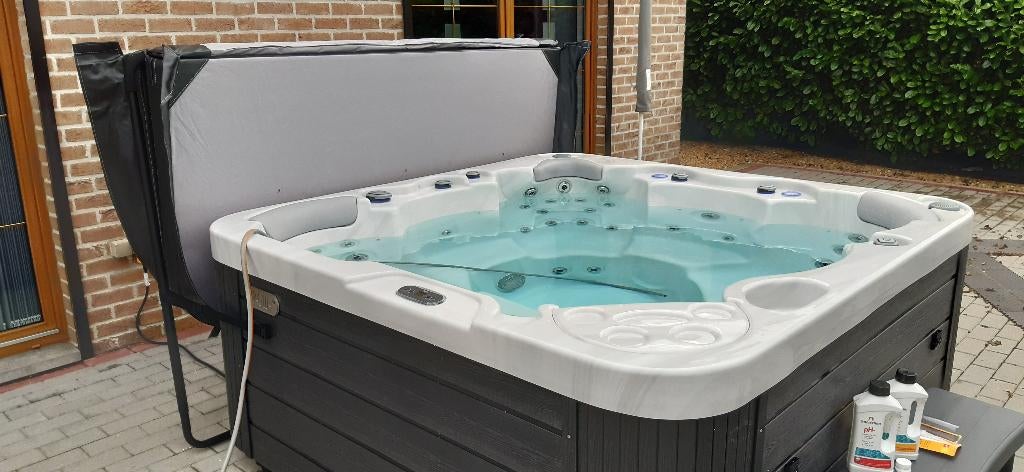 jacuzzi Wellis 6 places avec garanties:  04763885653, Enlèvement ou Envoi, Neuf, Autres types