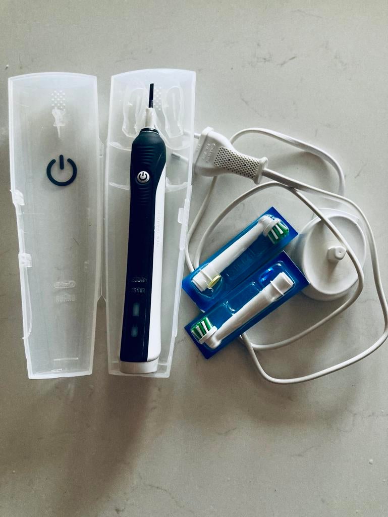 Elektrische tandenborstel Braun Oral B, Ophalen, Gebruikt, Tandenborstel