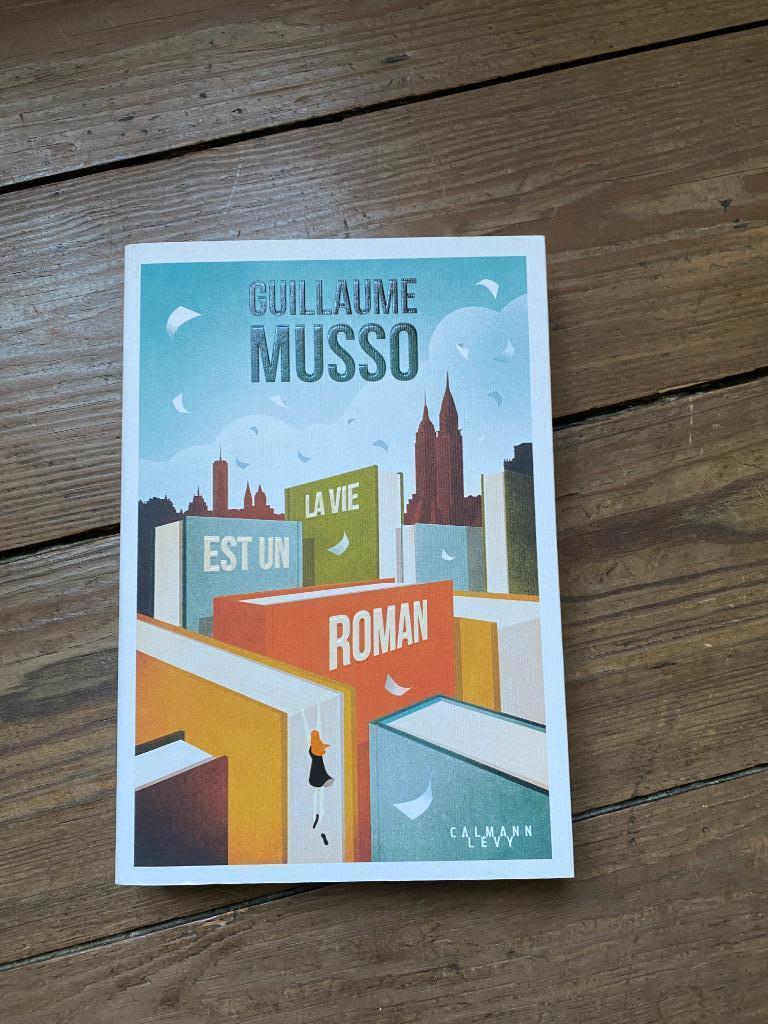 Guillaume Musso - La vie est un roman, Ophalen of Verzenden, Zo goed als nieuw, Guillaume Musso