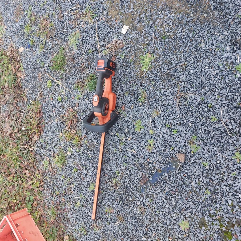 Taille-haie Black & Decker, Enlèvement, Comme neuf