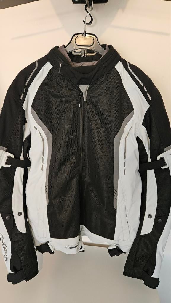 Modeka motorvest, Ophalen