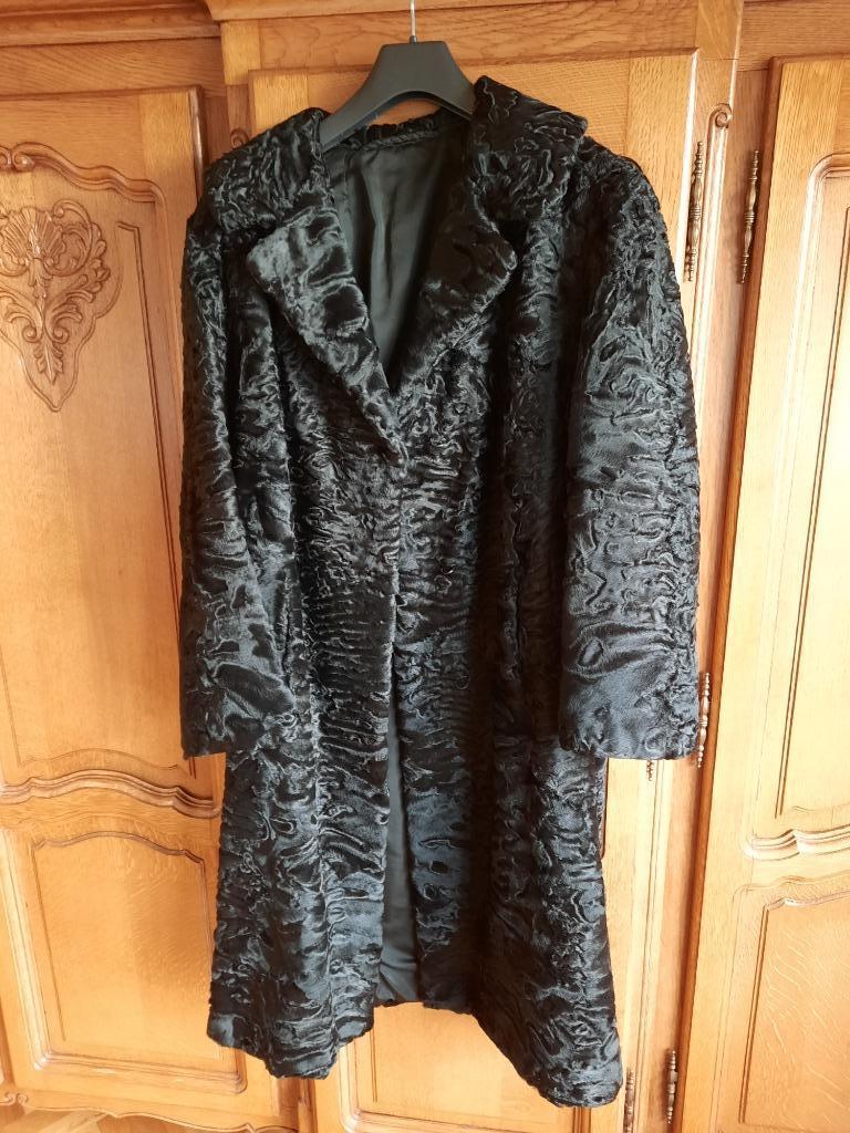 Jas van Astrakan, Ophalen, Zo goed als nieuw, Maat 46/48 (XL) of groter, Zwart