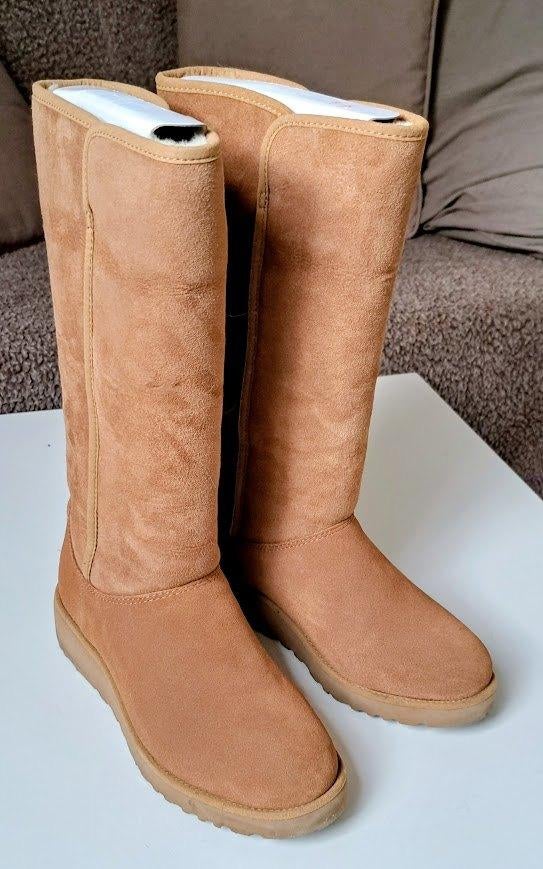 UGG laarzen, Kleding | Dames, Schoenen, Hoge laarzen, Beige, Nieuw, Ophalen of Verzenden