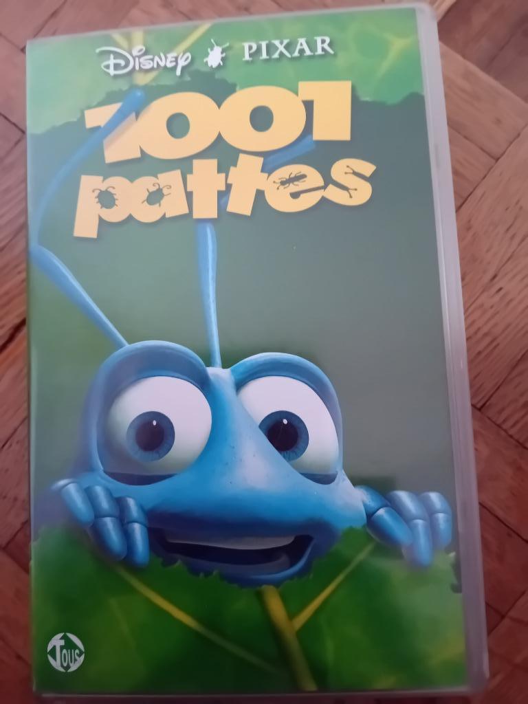 Cassette vhs Disney 1001 pattes, CD & DVD, VHS | Film, Enlèvement ou Envoi