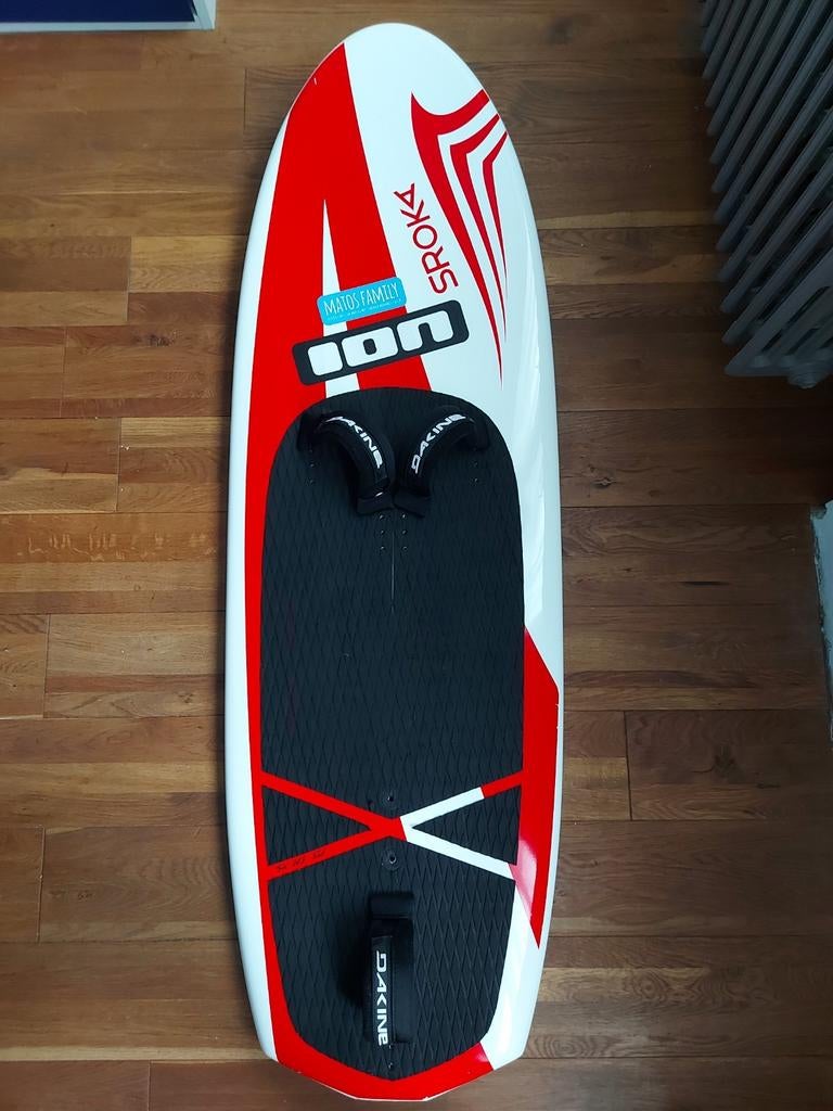 Kitefoil Sroka complet planche et foil (BRUXELLES), Watersport en Boten, Kitesurfen, Zo goed als nieuw