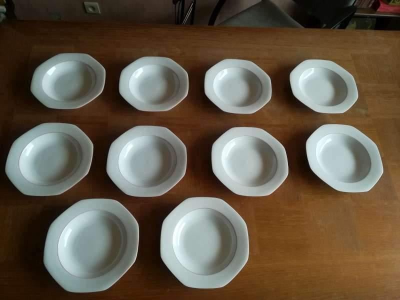 10 diepe borden Seltmann Weiden Bavaria rode lijn, Maison & Meubles, Cuisine | Vaisselle, Utilisé, Assiettes(s), Porcelaine, Enlèvement ou Envoi