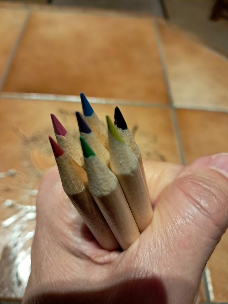 Lot de 7 crayons de couleur, Enlèvement ou Envoi, Neuf, Crayon ou Feutre