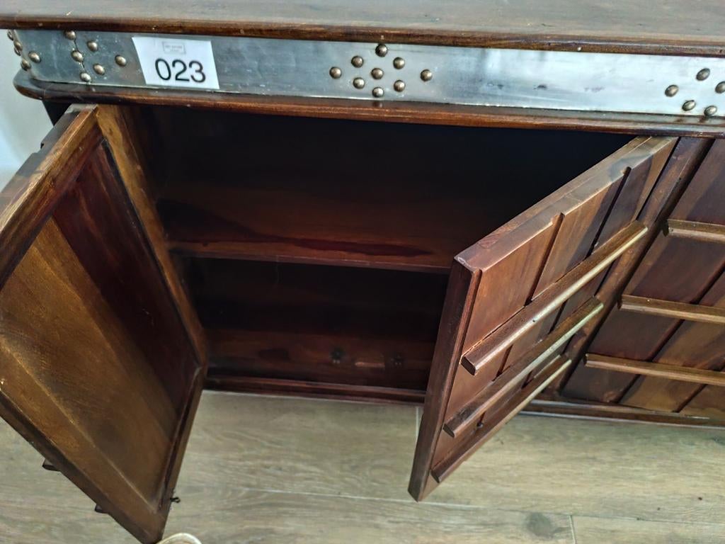 Koloniale kast met ijzer afgewerkt. 1m50/42 en hoogte 83 cm., Huis en Inrichting, Ophalen, Gebruikt
